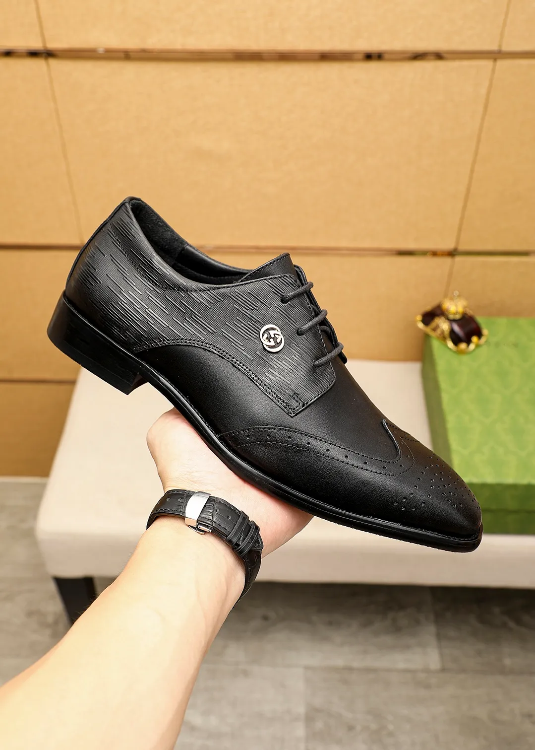 Men's shoes 💰442 💐 Product trademark: GUCCI "Gucci" business leather shoes Regular size: 38-44 (45.46🉑️customized) Product materials: Selected imported first-layer calfskin upper, imported small dyed cowhide leather lining. Strong three-dimensional visual effect, combined outsole Color: 1⃣️color optional